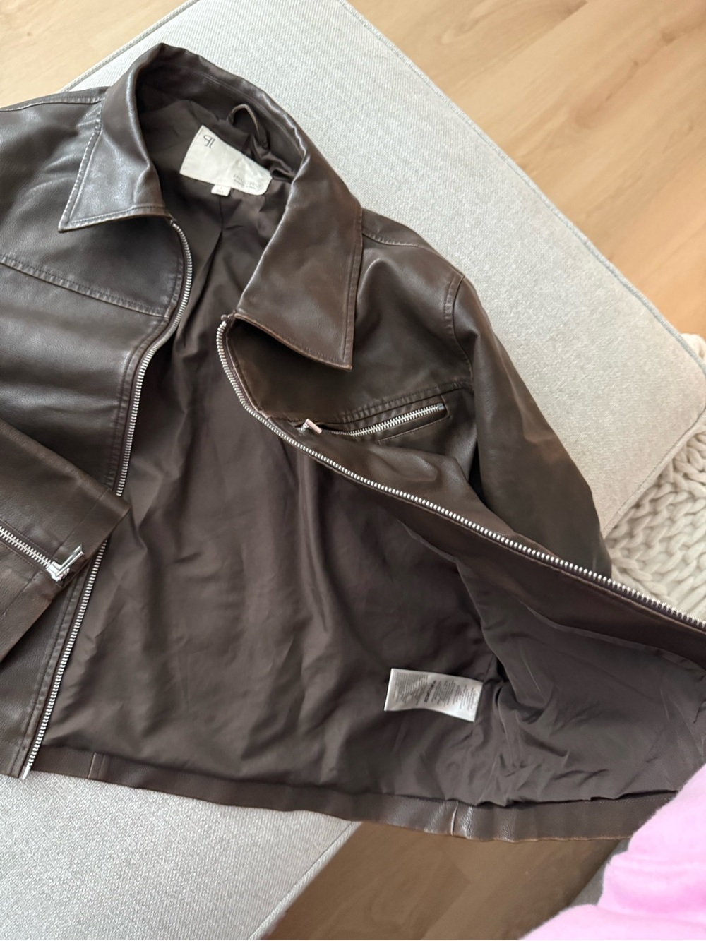 Leather Jacket - Picture 5 of 7